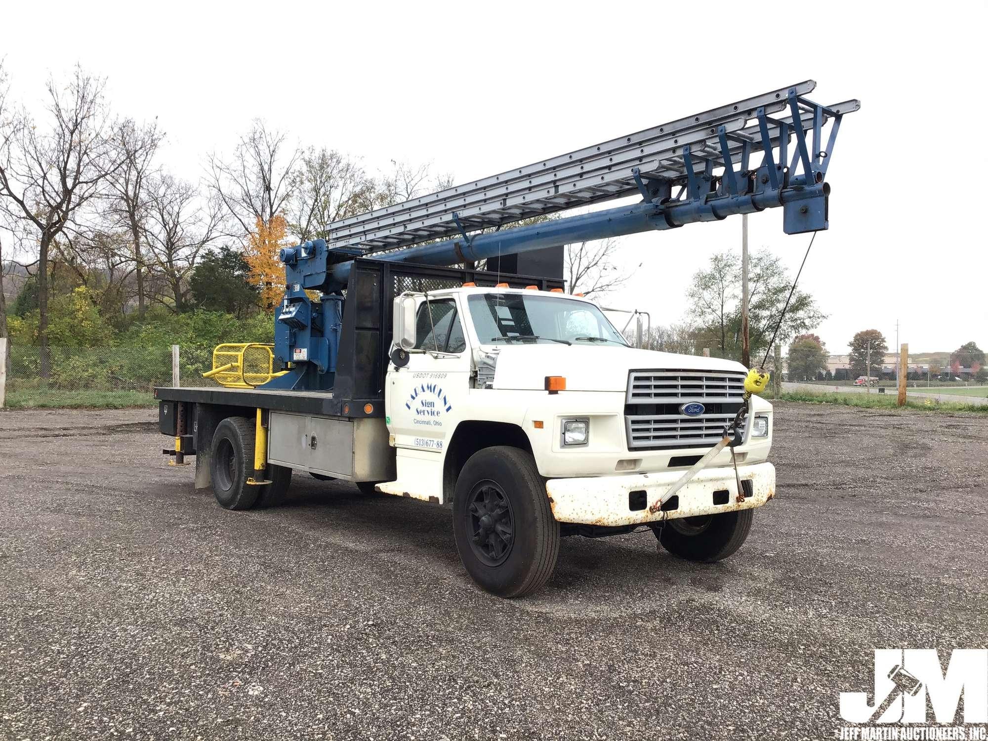 1987 FORD F-700 VIN: 1FDPF70H3HVA15663 SINGLE AXLE CRANE LADDER TRUCK