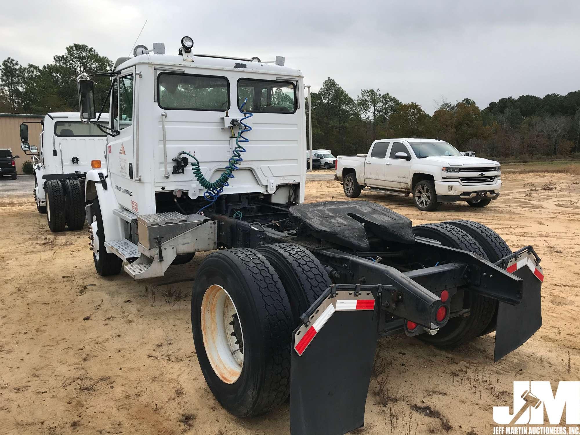 2004 FREIGHTLINER FL70 VIN: 1FUBBTAK94HM75456 SINGLE AXLE DAY CAB TRUCK TRACTOR