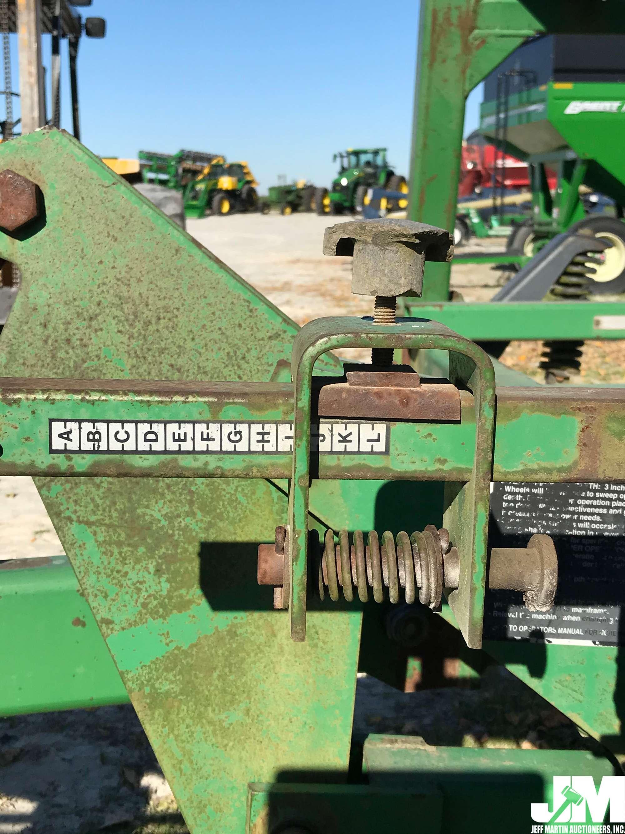 1993 JOHN DEERE 550 MULCH MASTER SN: N00550X000416 MULCH FINISHER