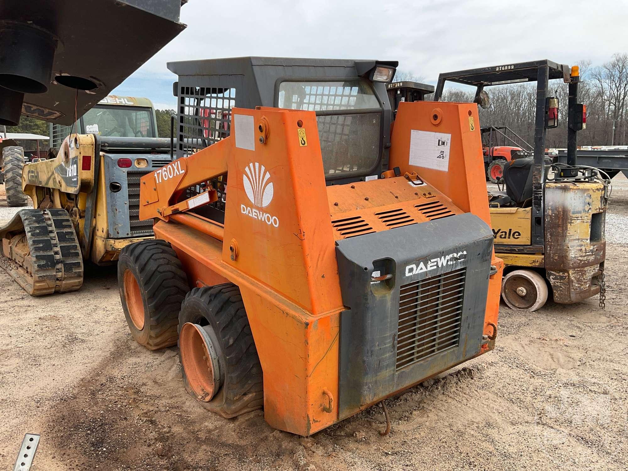 DAEWOO 1760 XL SKID STEER SN: AF-00030