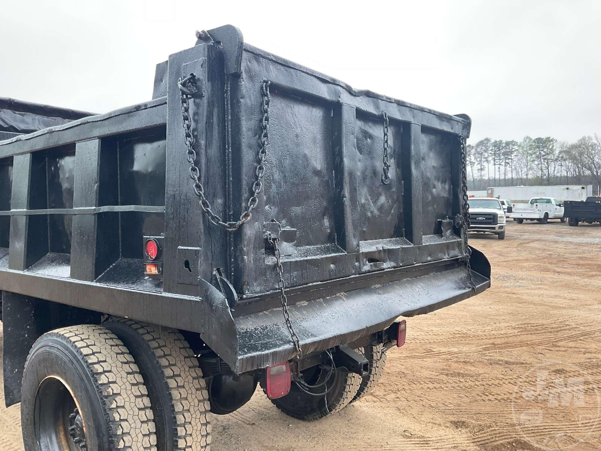 1988 FORD F-700 SINGLE AXLE DUMP TRUCK VIN: 1FDWF70H8JVA31097