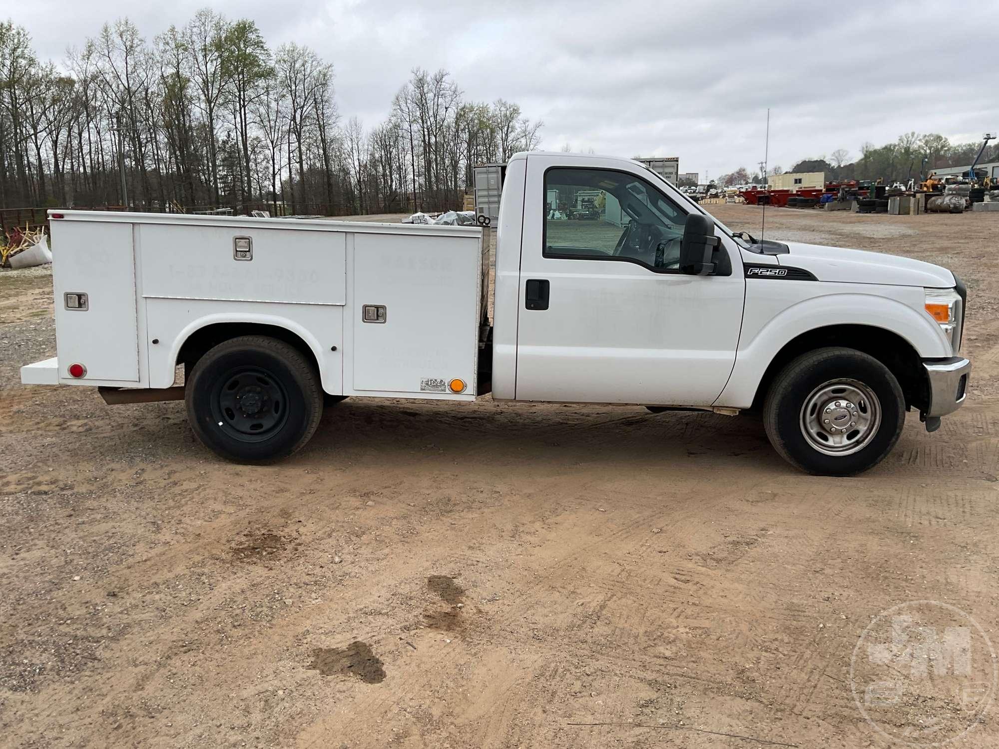 2015 FORD F-250 S/A UTILITY TRUCK VIN: 1FDBF2A61FEB00525