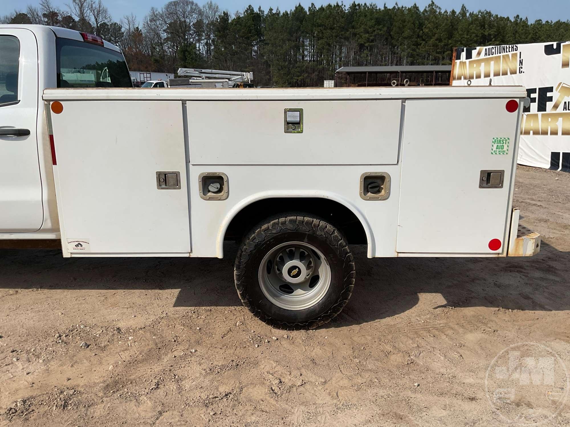 2018 CHEVROLET SILVERADO S/A UTILITY TRUCK VIN: 1GB4CYCG3JF120815