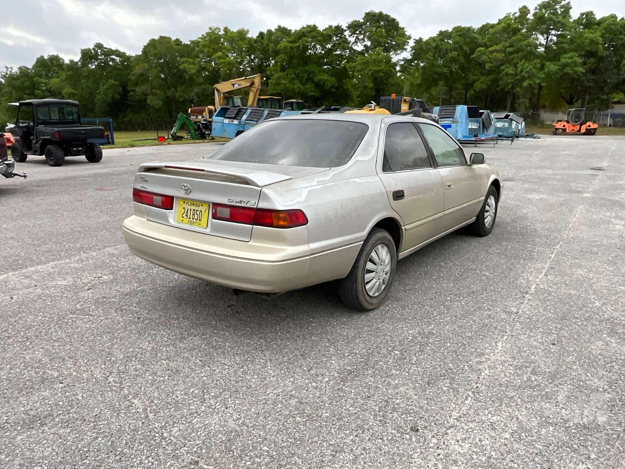 1998 TOYOTA CAMRY VIN: 4T1BG22K9WU853945 2WD