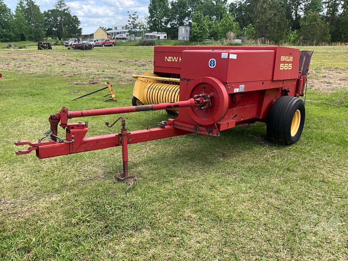 NEW HOLLAND  SQUARE BALER 565 SN: 961550