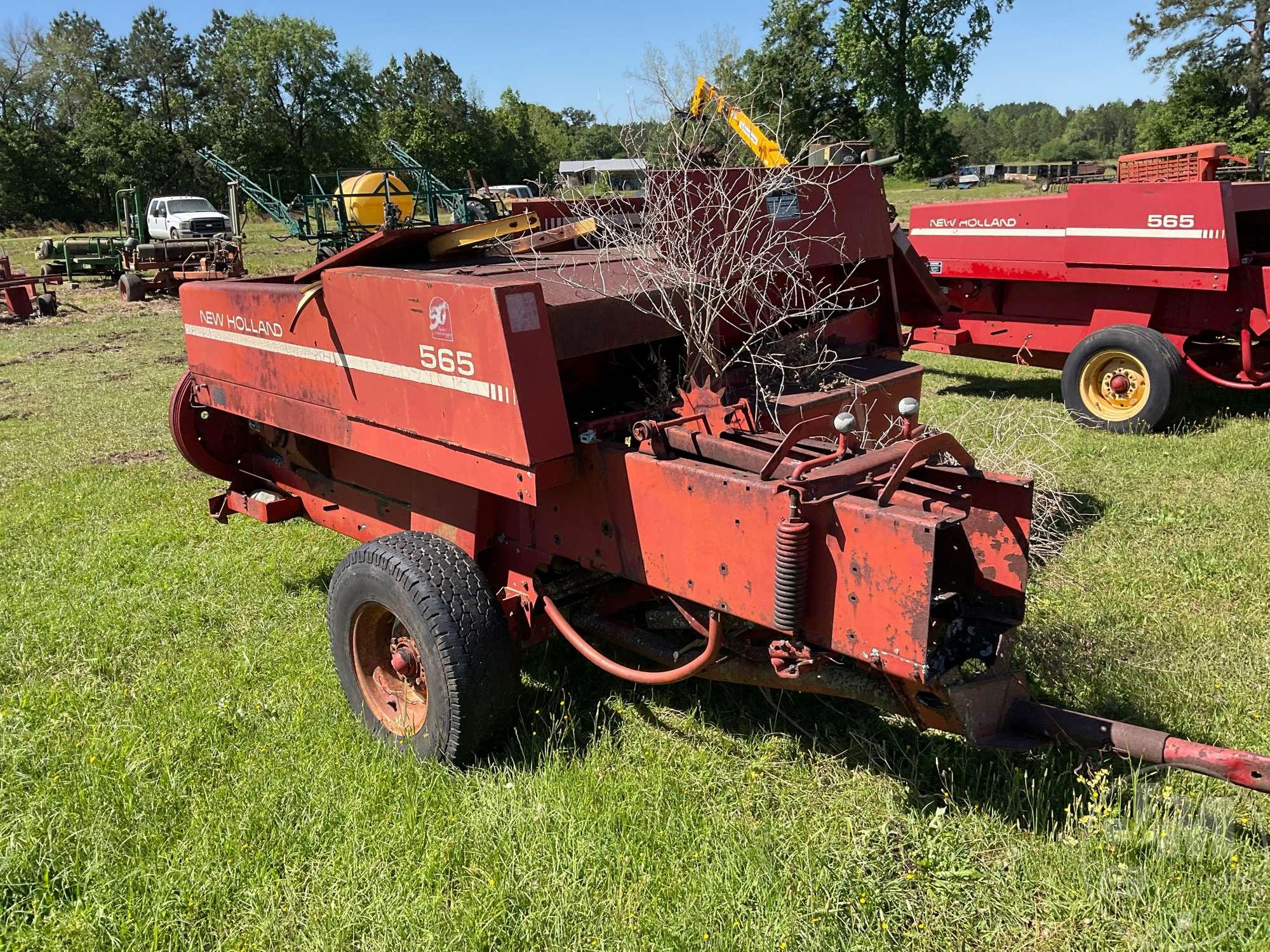 NEW HOLLAND  SQUARE BALER 565 SN: 808887