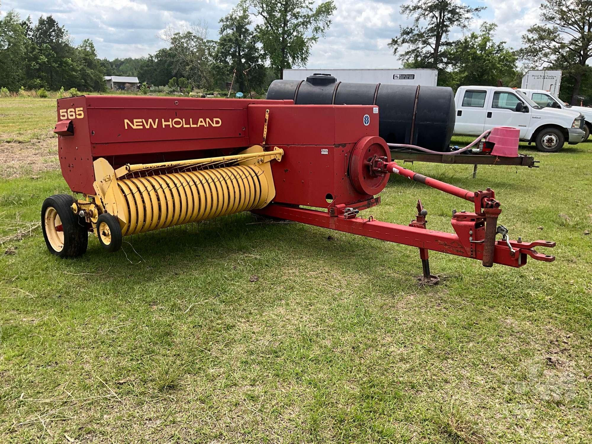 NEW HOLLAND  SQUARE BALER 565 SN: 961550