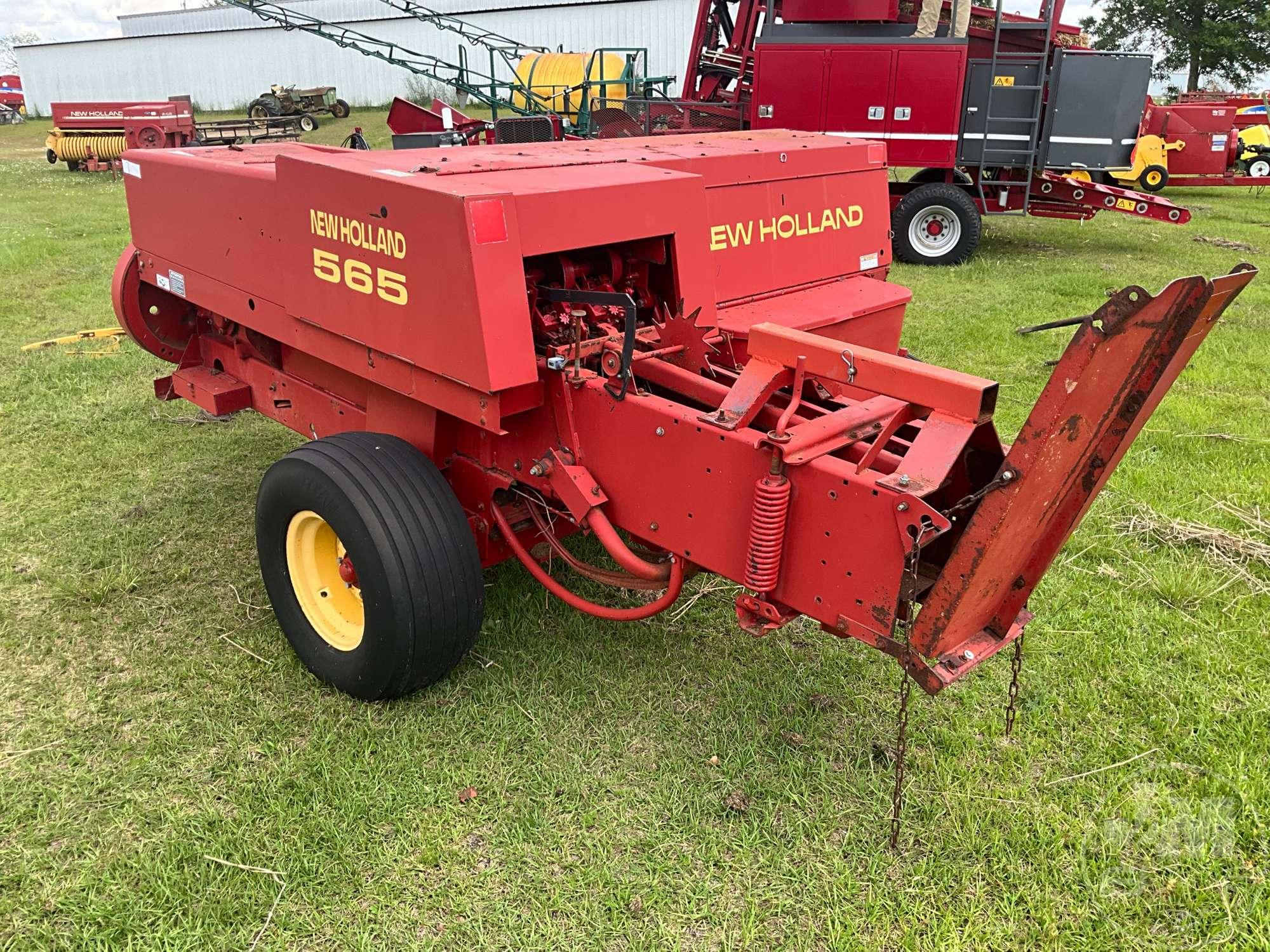 NEW HOLLAND  SQUARE BALER 565 SN: 961550