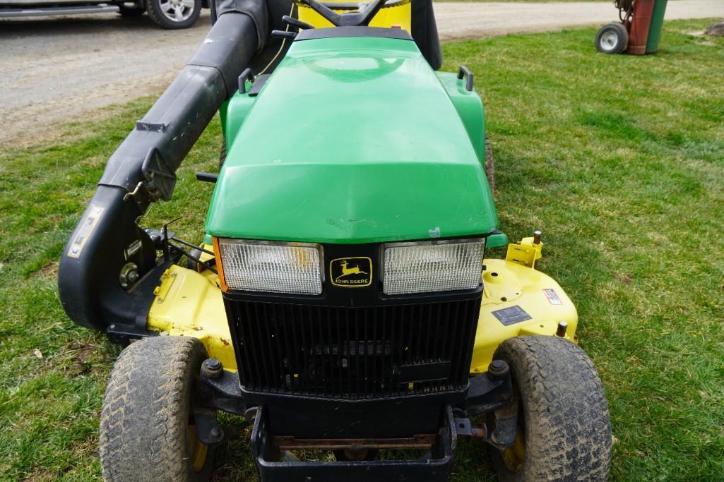 John Deere 425 Tractor w/ MC519 Material Collection Cart