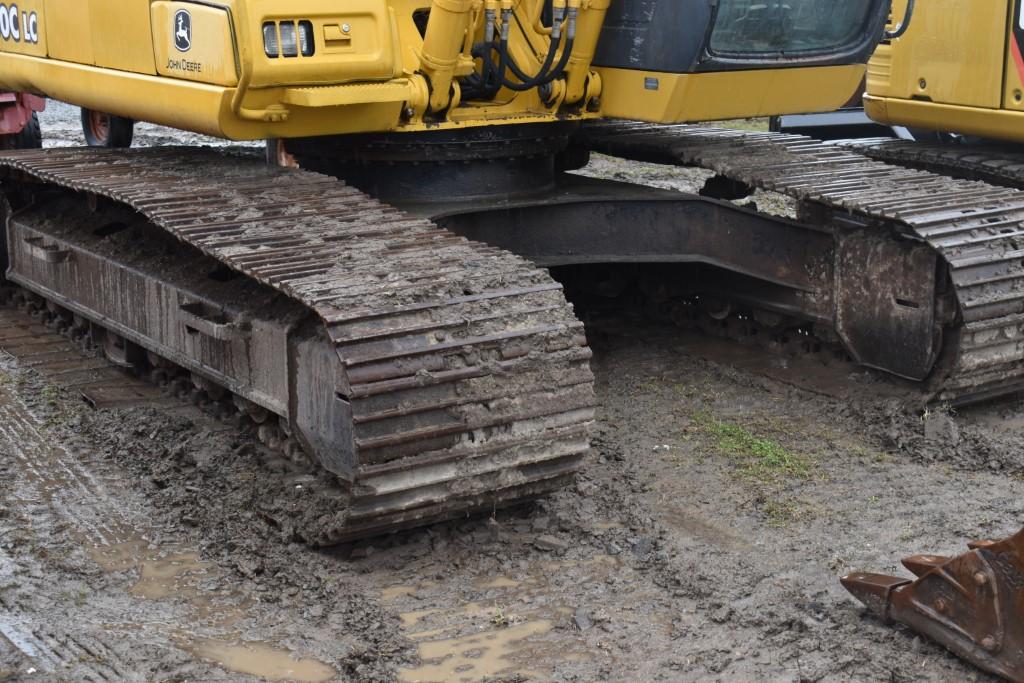 John Deere 200C LC Excavator