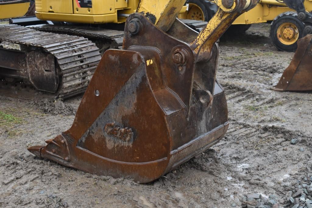 John Deere 200C LC Excavator