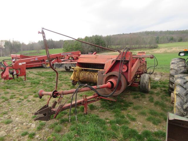 NEW HOLLAND 282 SQUARE BALER