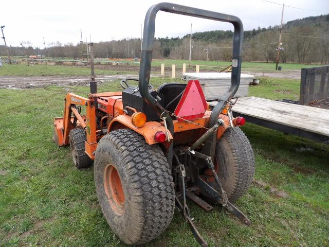 Kubota B9200 4wd Compact Tractor w/ BF350 Loader, Hydro, 523 Hours Showing,