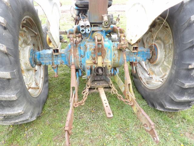 Ford 7000 Parts Tractor, Like New 16.9-38 Tires, Dual Power, Dual Remotes,
