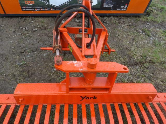 York RW 3pt Stonerake, Hydraulic Angle, Gauge Wheels, Very Nice, Close To 1