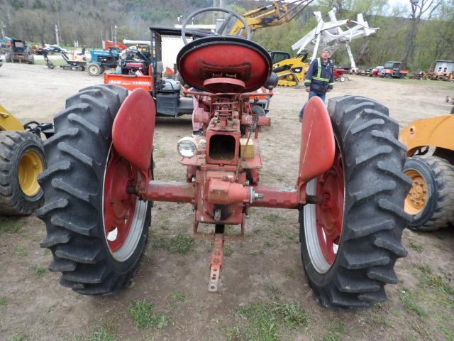 Farmall Super C Antique Tractor, Fenders, Wheel Weights, Good 11.2-36 Tires