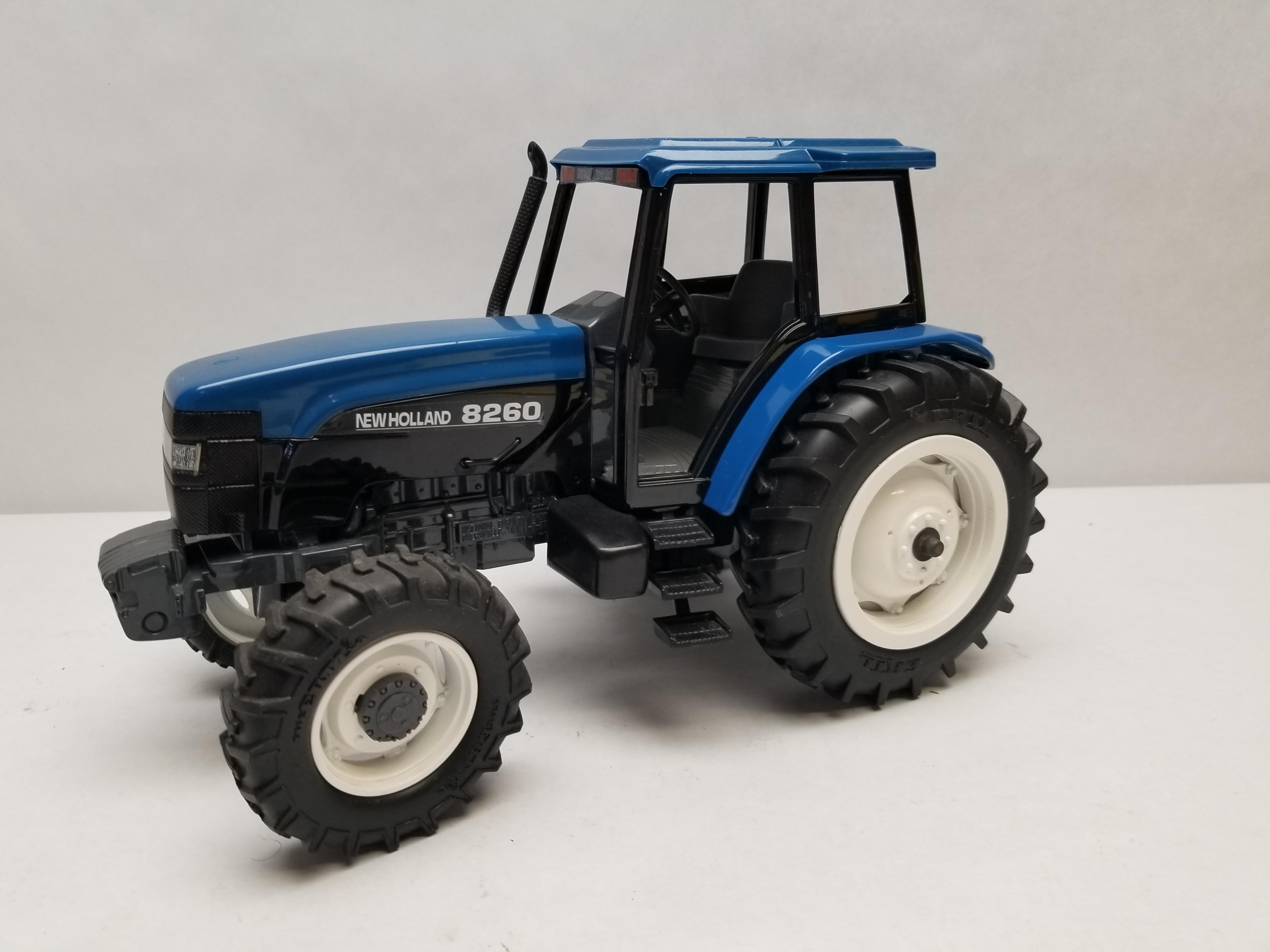 ERTL New Holland 8260 Tractor Toy Farmer