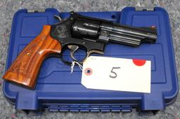 (R) Smith & Wesson 29-10 44 Mag Revolver