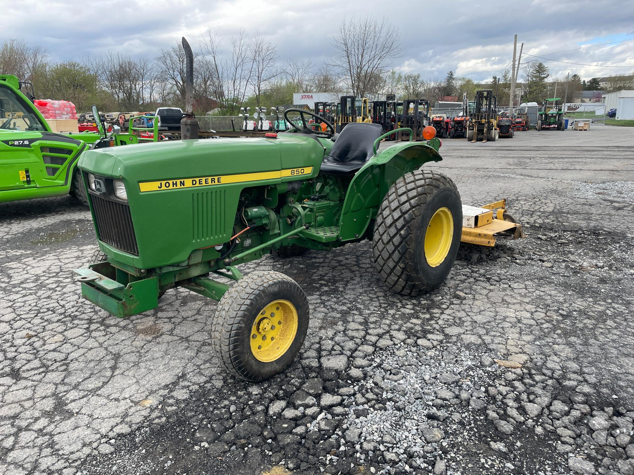 John Deere 850 Tractor