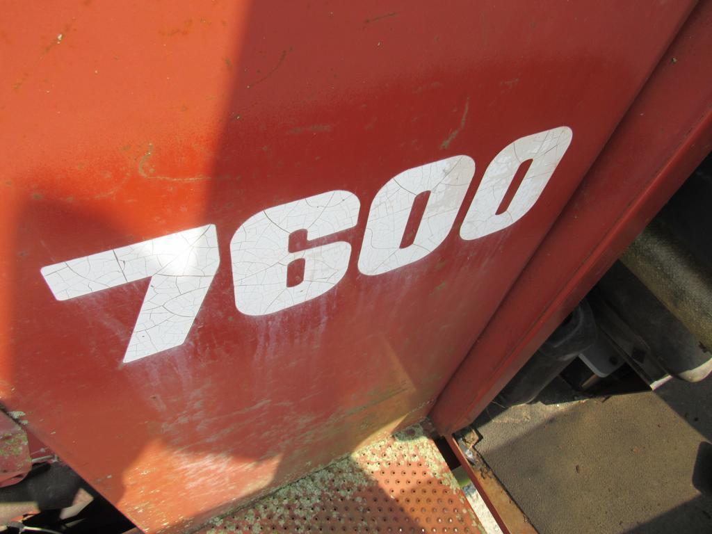 Hesston Field Queen 7600 Chopper w/ Red 4WD