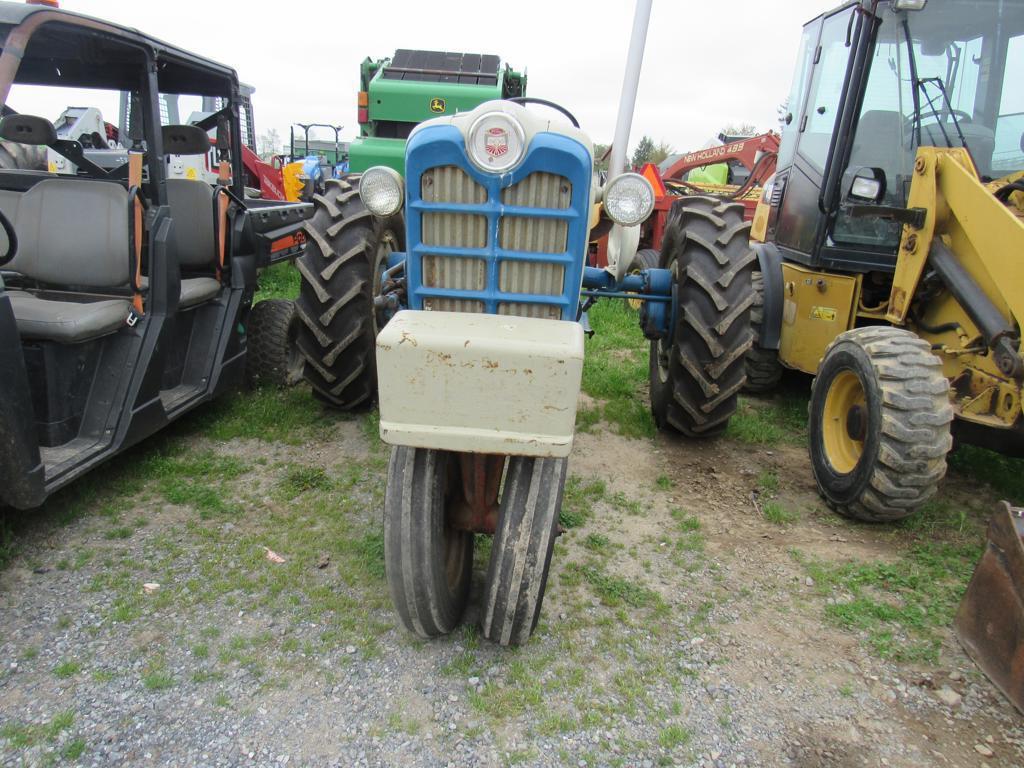 Ford 901 Tractor