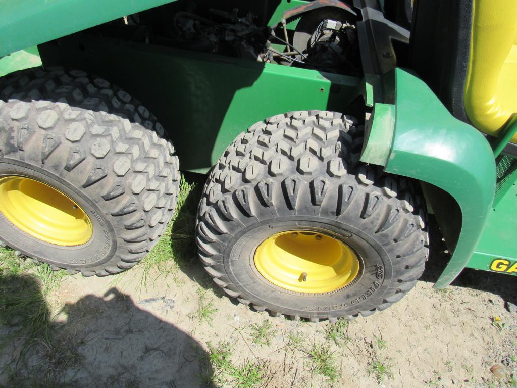 JD 6-Wheeled Gator