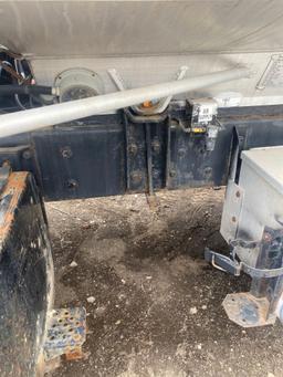 1996 Ford LS8000 Fuel Truck