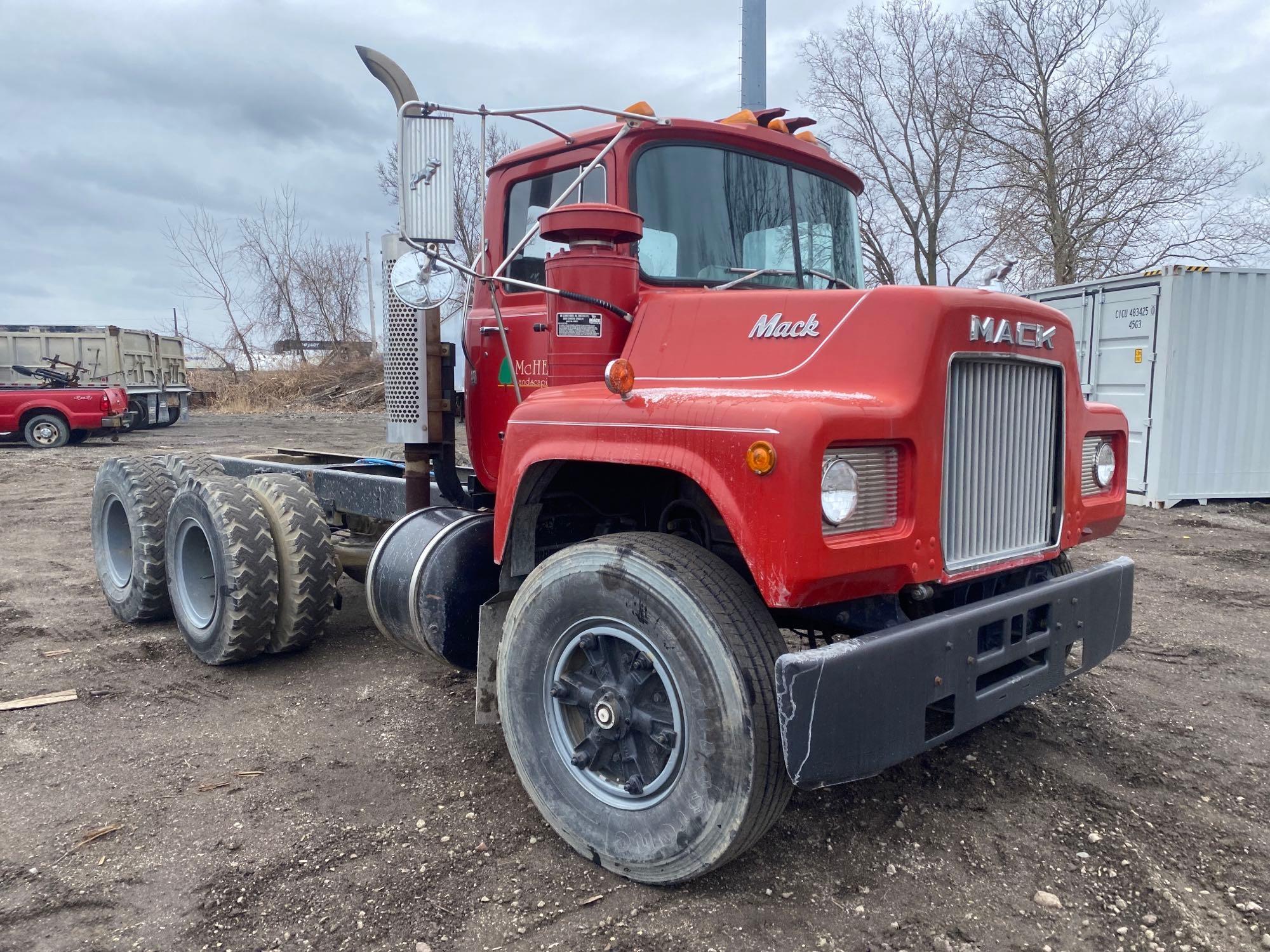 1988 Mack Model 600 Tandem Axle Tractor / Truck