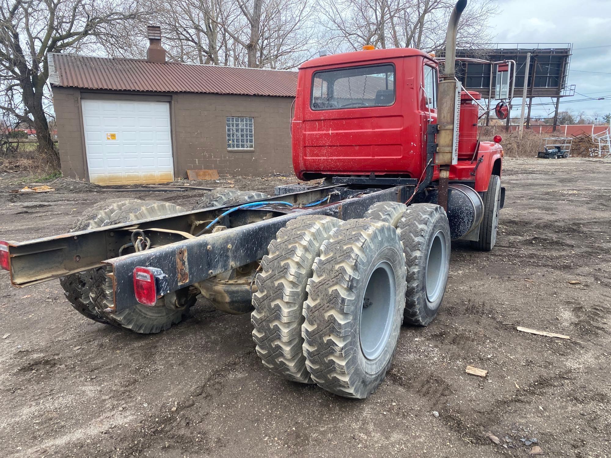 1988 Mack Model 600 Tandem Axle Tractor / Truck