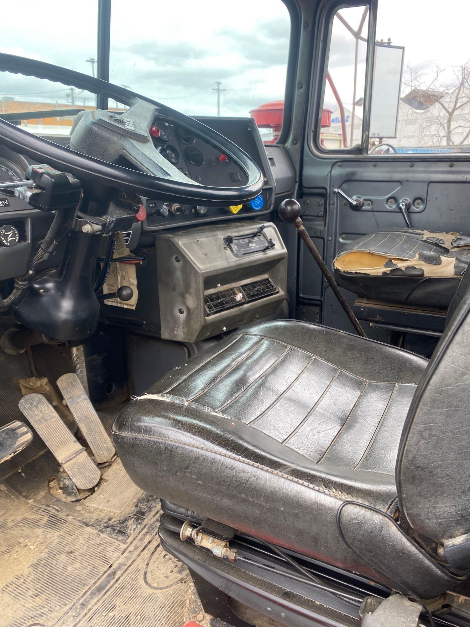 1988 Mack Model 600 Tandem Axle Tractor / Truck