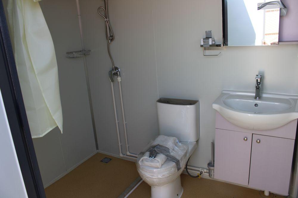 Mobile Toilet w/Shower