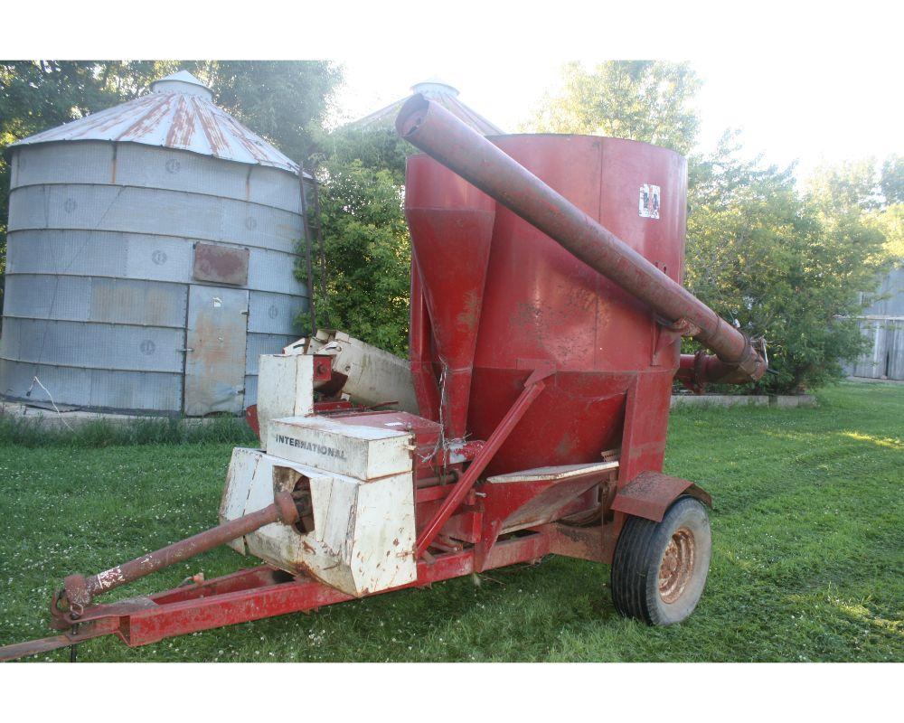 IH 1050 Grinder-Mixer