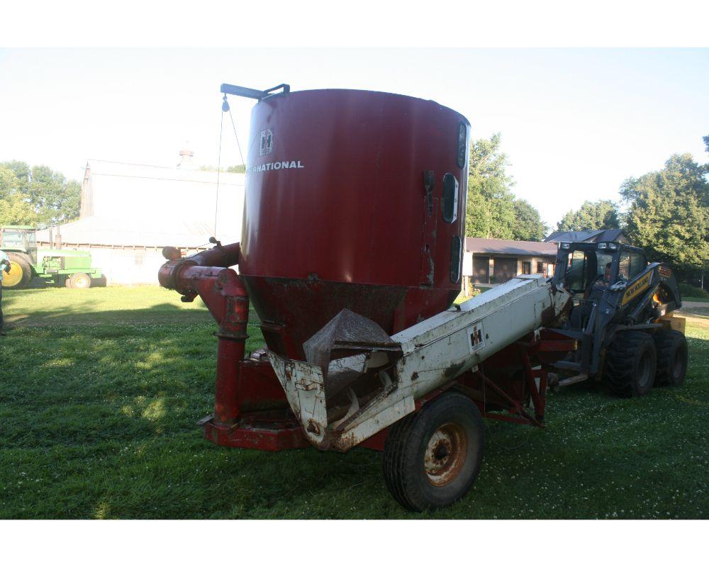 IH 1050 Grinder-Mixer