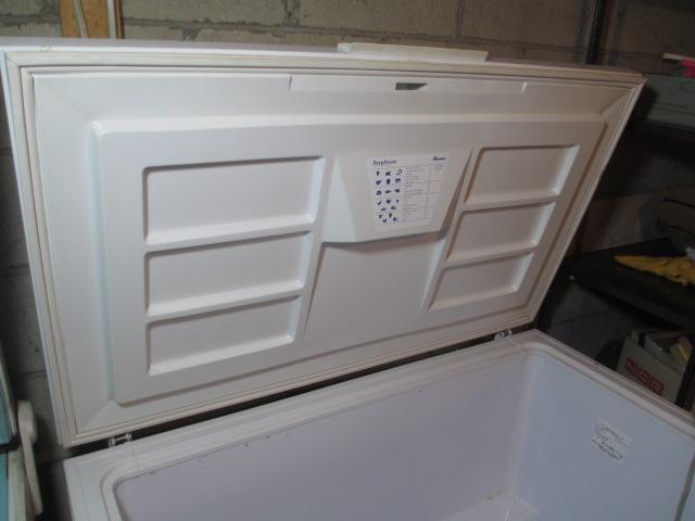 Amana Deep Freeze Model C70 Chest Freezer