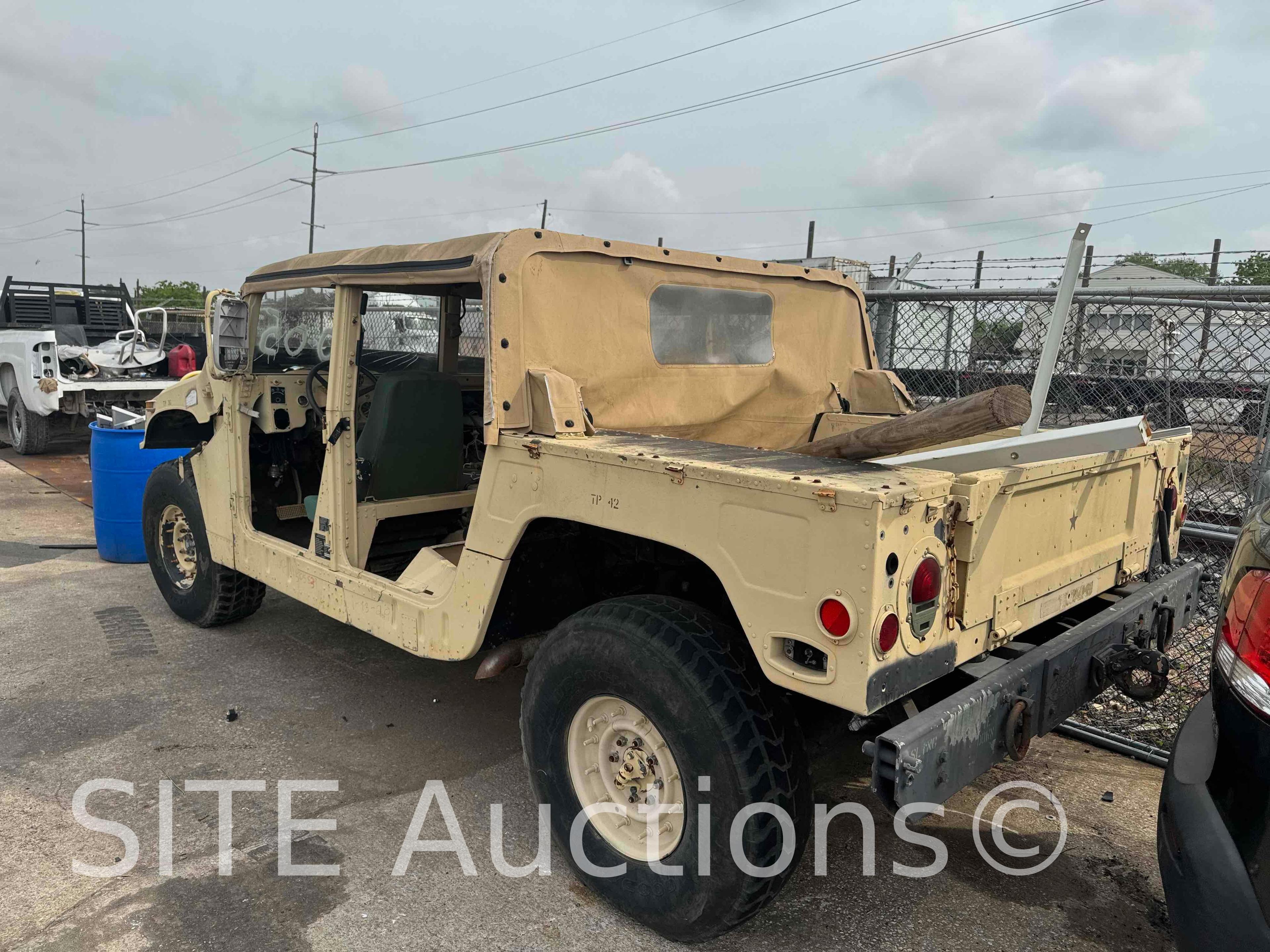 HMMWV M-1097R1 4x4 Military Truck