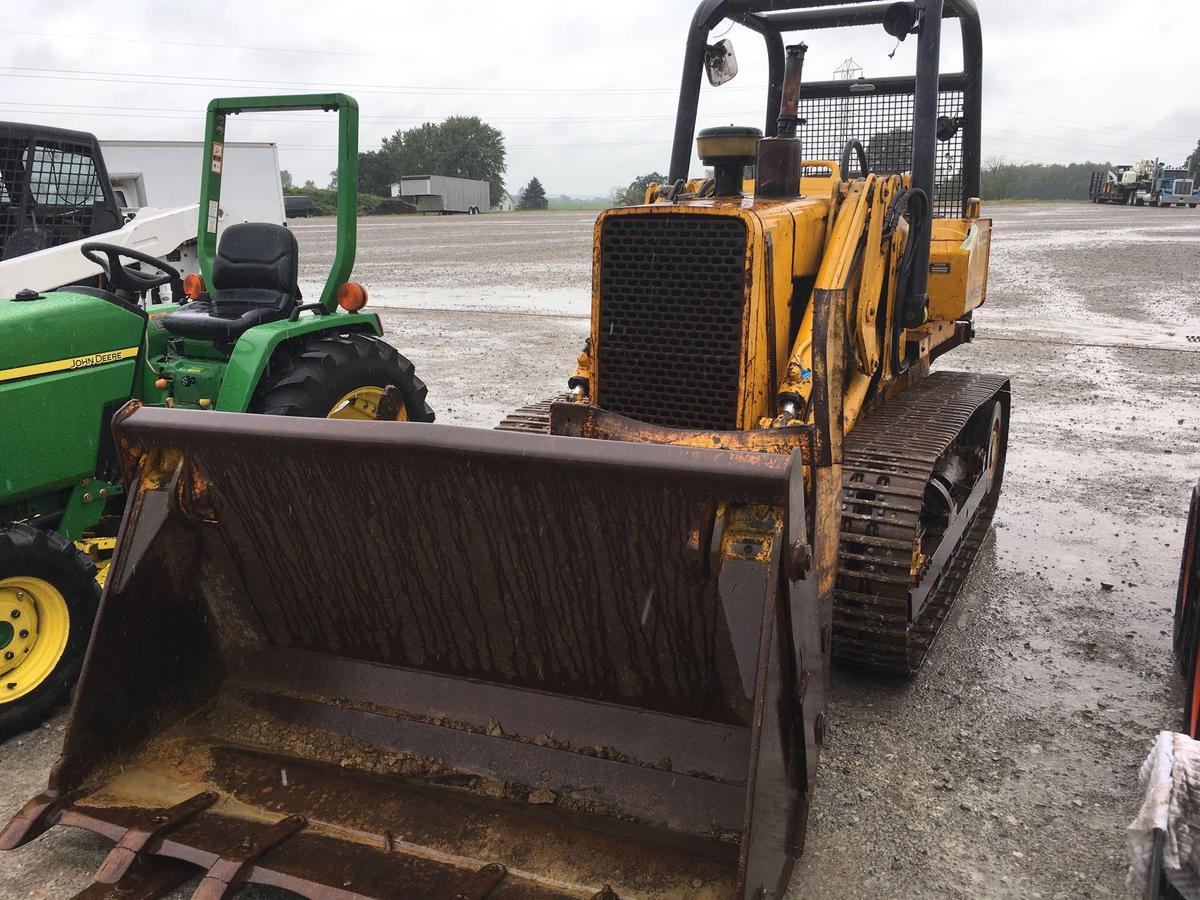 John Deere 555 crawler loader runs good