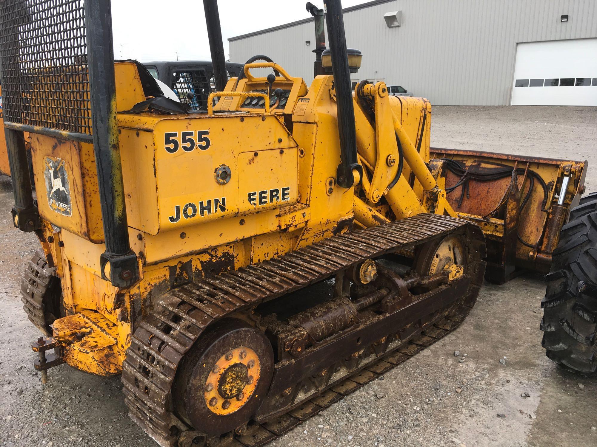 John Deere 555 crawler loader runs good