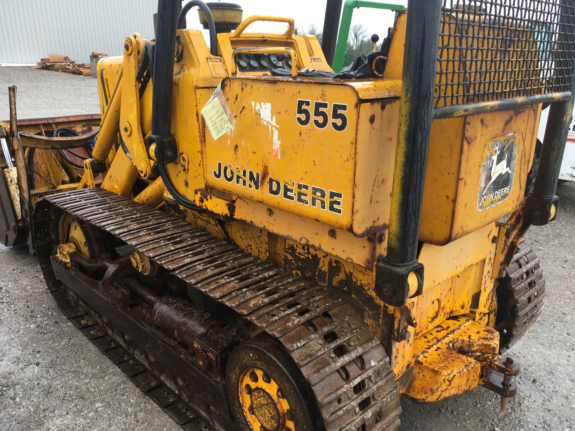 John Deere 555 crawler loader runs good