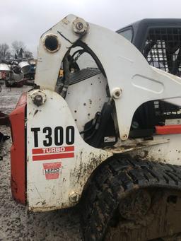 1068- 2005 Bobcat T300 skidsteer with tracks. 2435 hours