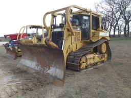 2006 CAT D6RXW SERIES II CRAWLER TRACTOR, S/N AEP00772, 6 WAY BLADE, SWEEPS, CAB, HOUR METER READS