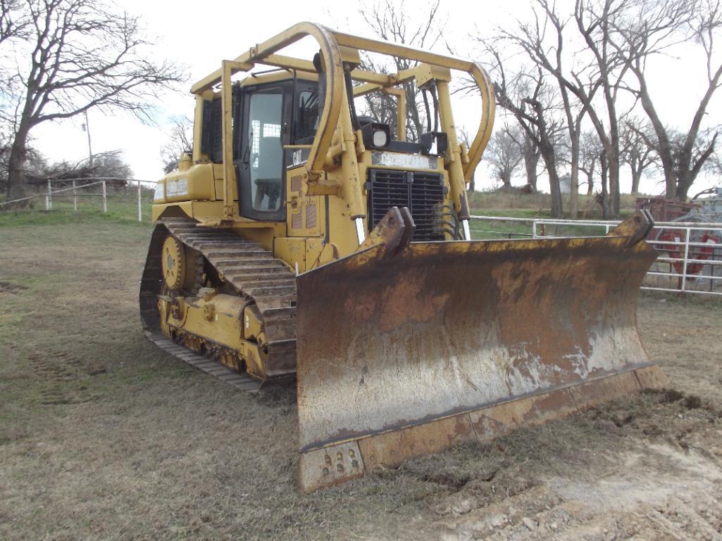 2006 CAT D6RXW SERIES II CRAWLER TRACTOR, S/N AEP00772, 6 WAY BLADE, SWEEPS, CAB, HOUR METER READS