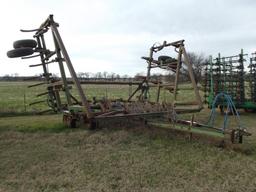 JOHN DEERE 1610 30' CULTIVATOR