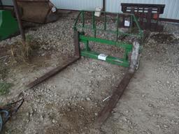 JOHN DEERE FORK ATTACHMENT