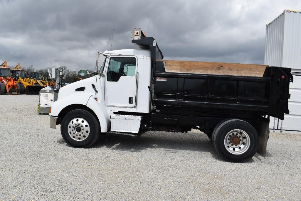 2005 KENWORTH T300 26241