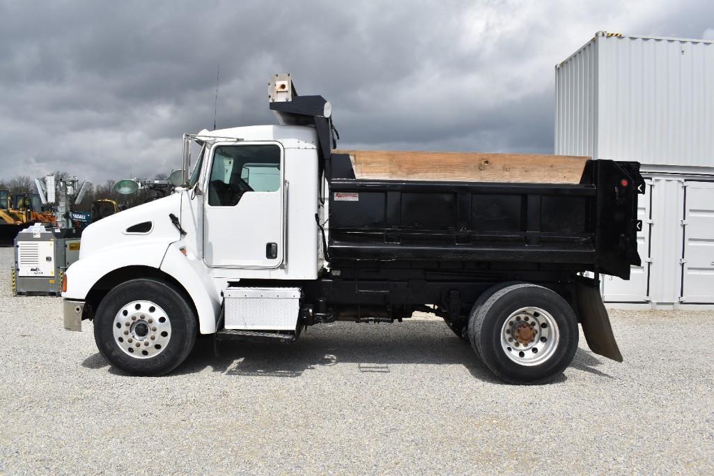 2005 KENWORTH T300 26241