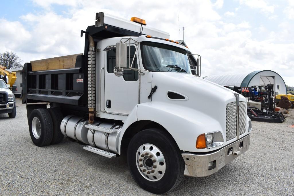 2005 KENWORTH T300 26241