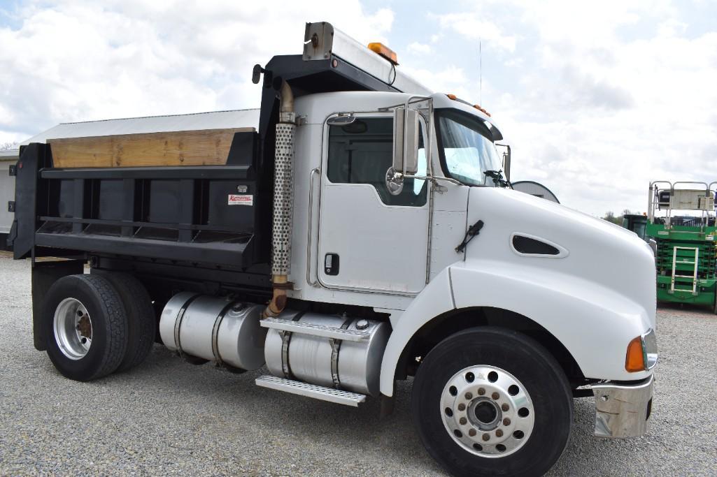 2005 KENWORTH T300 26241