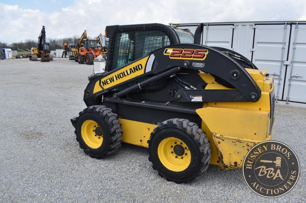 2014 NEW HOLLAND L225 26242