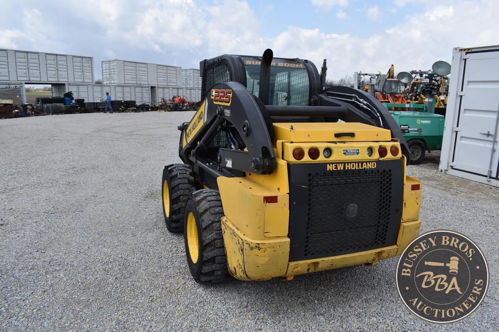 2014 NEW HOLLAND L225 26242