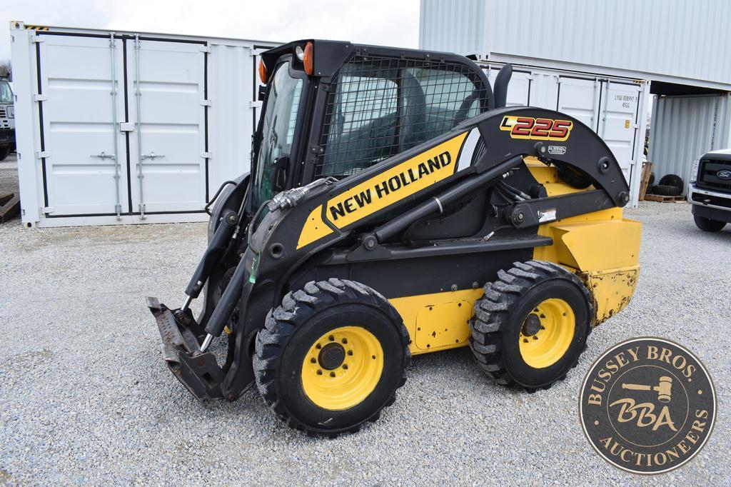 2014 NEW HOLLAND L225 26242